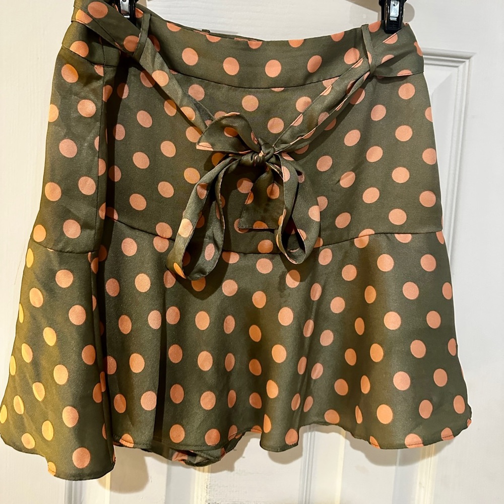 Zara High waisted Satin Polka Dot Skort! Only worn once! SIZE M